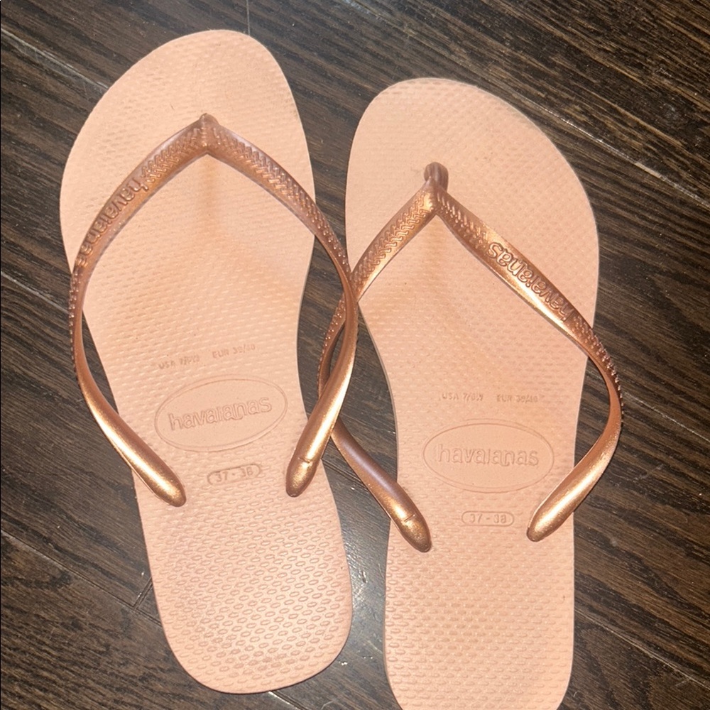 Havaianas Tan Sandals Thin Strap Style